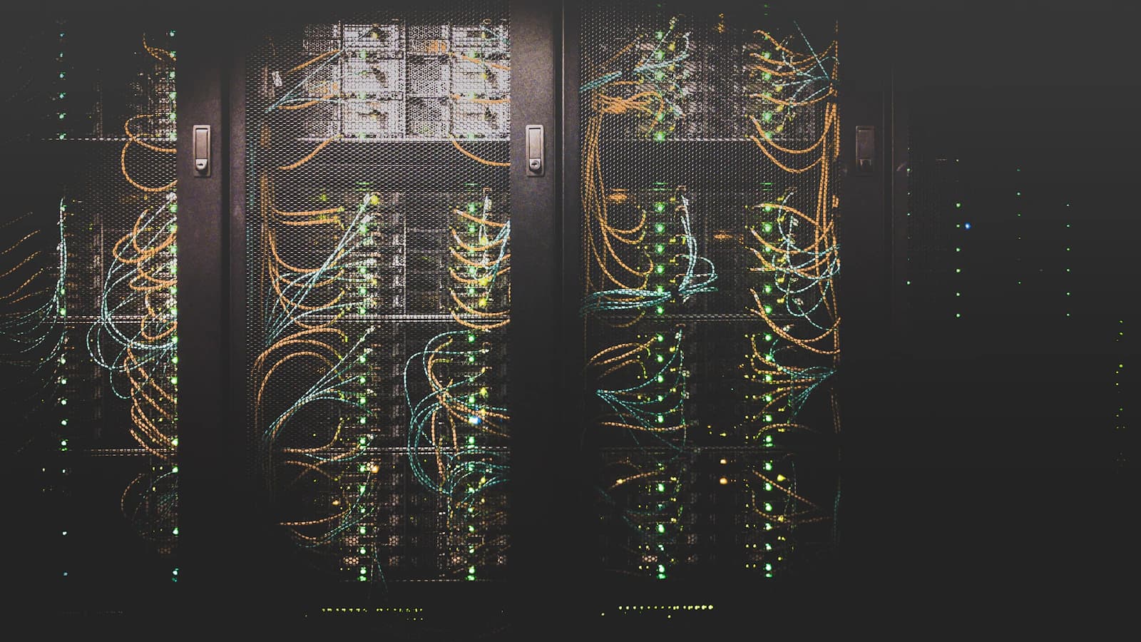 Cableado de red con luces de conexión encendidas