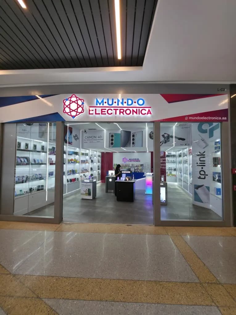 Entrada del local de Mundo Electrónica en el nivel Libertador del Sambil Chacao, local L-C2